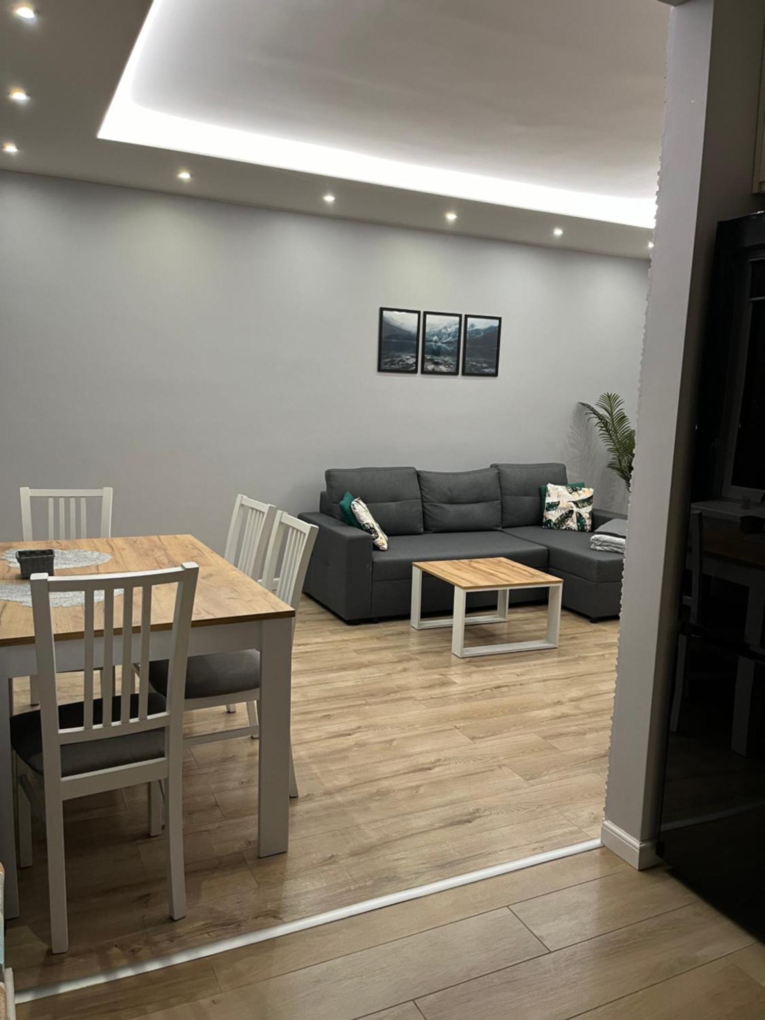 Appartamento Nowoczesny Apartament Z Przestronna Lazienka Stalowa Wola Esterno foto